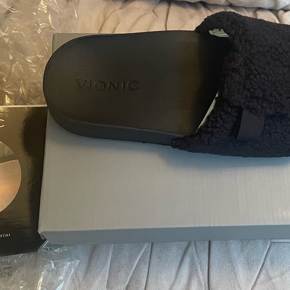 Vionic Black Fuzzy Slippers